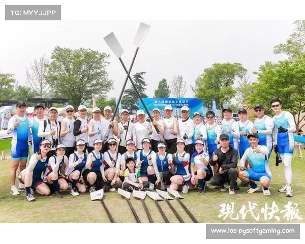 南京水上运动节环保行动 参赛者联合清理玄武湖漂浮物 助力湖区生态环境保护 南京水上运动节环保行动 参赛者联合清理玄武湖漂浮物 助力湖区生态环境保护